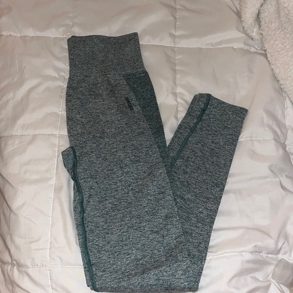 Gymshark Set - Picture 2 of 2